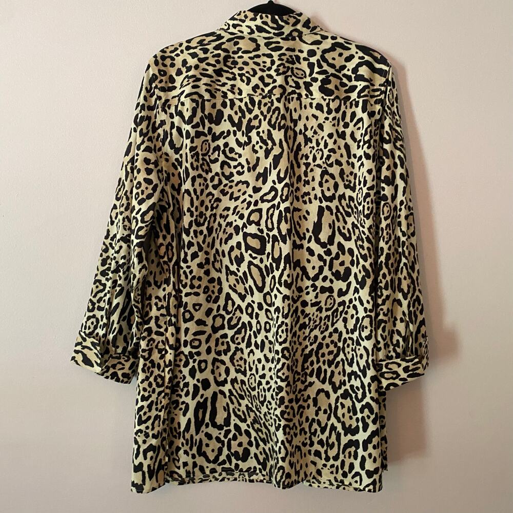 Chico's Animal Print Leopard No Iron Button Down Long Shirt Preppy 3 / 16 / 18 - Picture 7 of 10